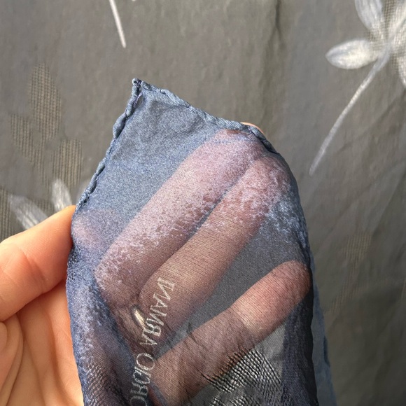 Giorgio ARMANI NAVY FLORAL SILK SCARF - Picture 5 of 5